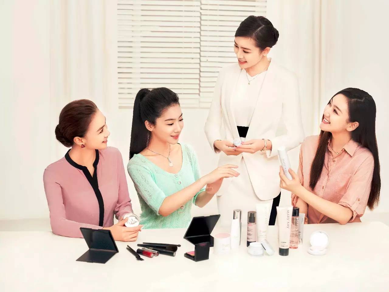 350萬美容顧問如何通過個性化服務(wù)與產(chǎn)品試用提升消費(fèi)體驗
